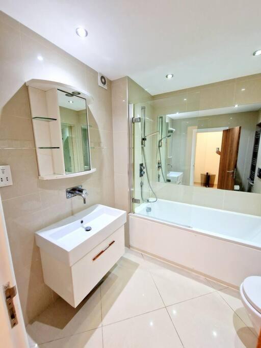 Modern Hyde Park Home With Private Entrance & Private Back Patio Near Bayswater & Paddington Stations London Exterior foto