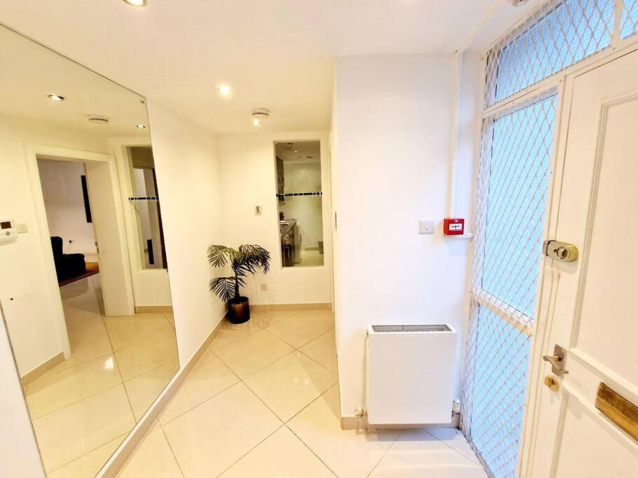 Modern Hyde Park Home With Private Entrance & Private Back Patio Near Bayswater & Paddington Stations London Exterior foto